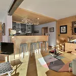 Sunny Attic Location Διαμέρισμα *