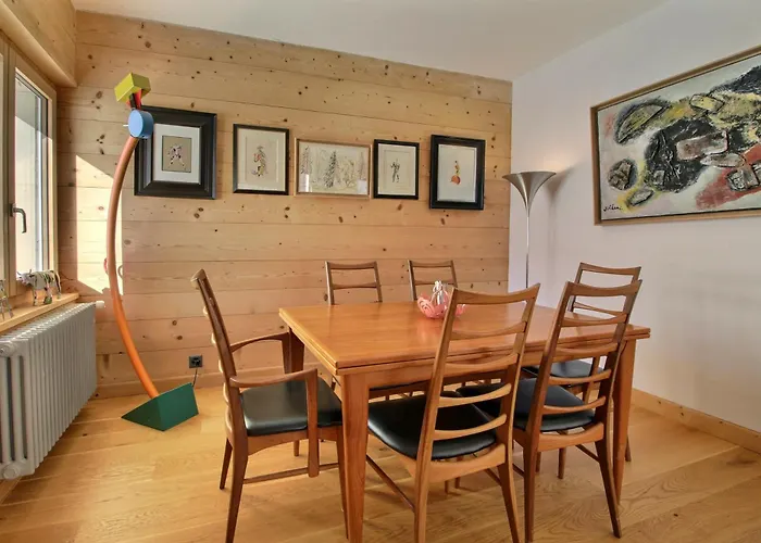 Apartment Dents Du Midi 54, The Sunny Attic