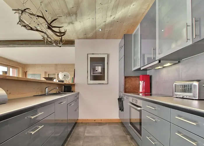 Dents Du Midi 54, The Sunny Attic Apartment *