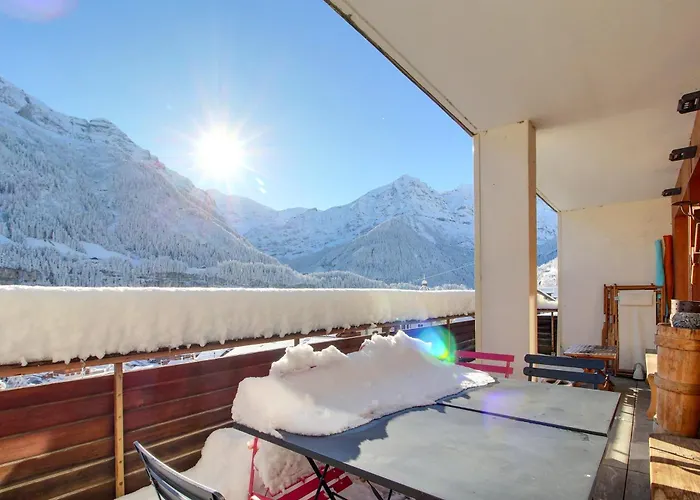 Apartment Dents Du Midi 54, The Sunny Attic